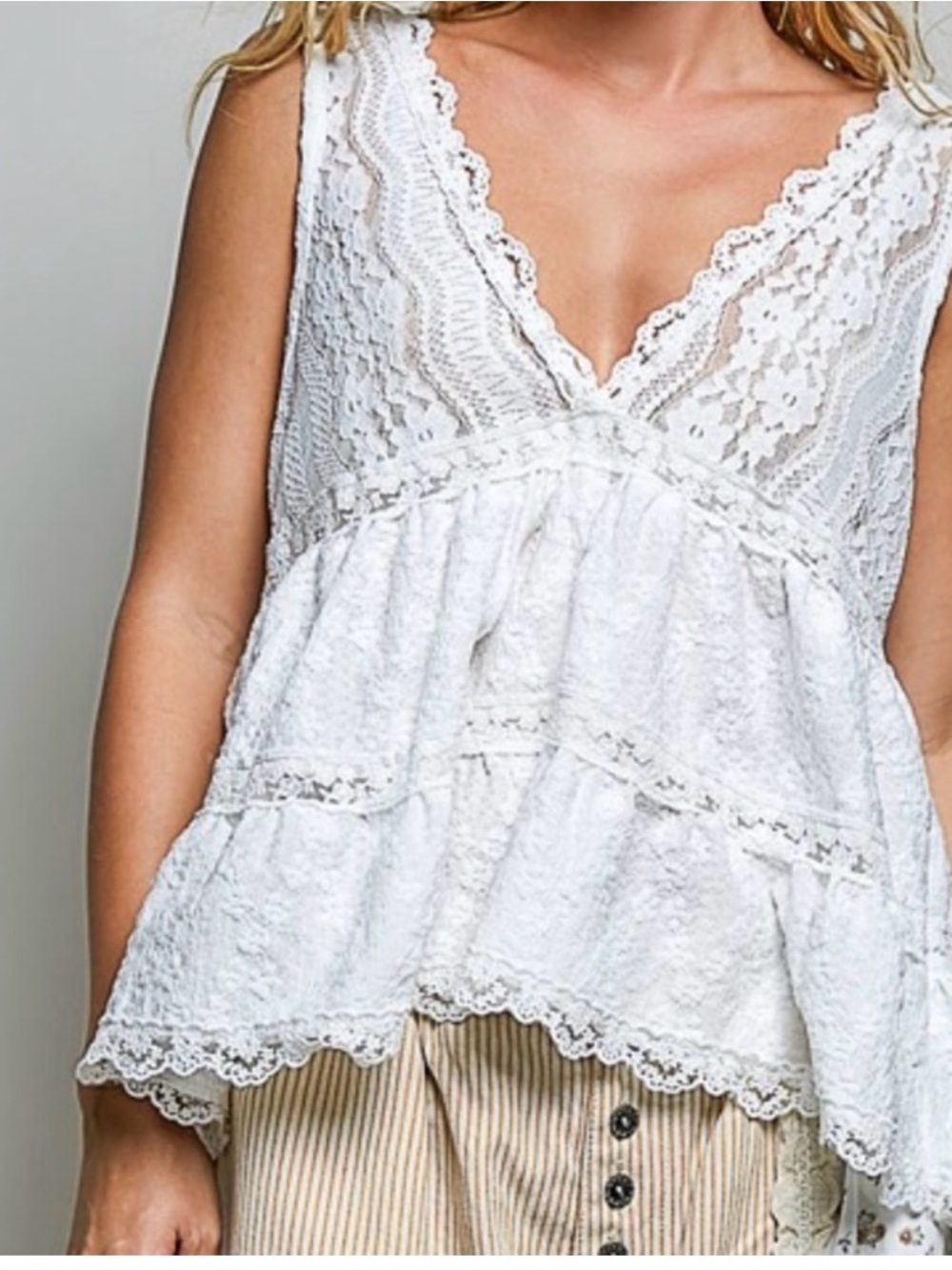 POL White Lace V-Neck Tiered Camisole